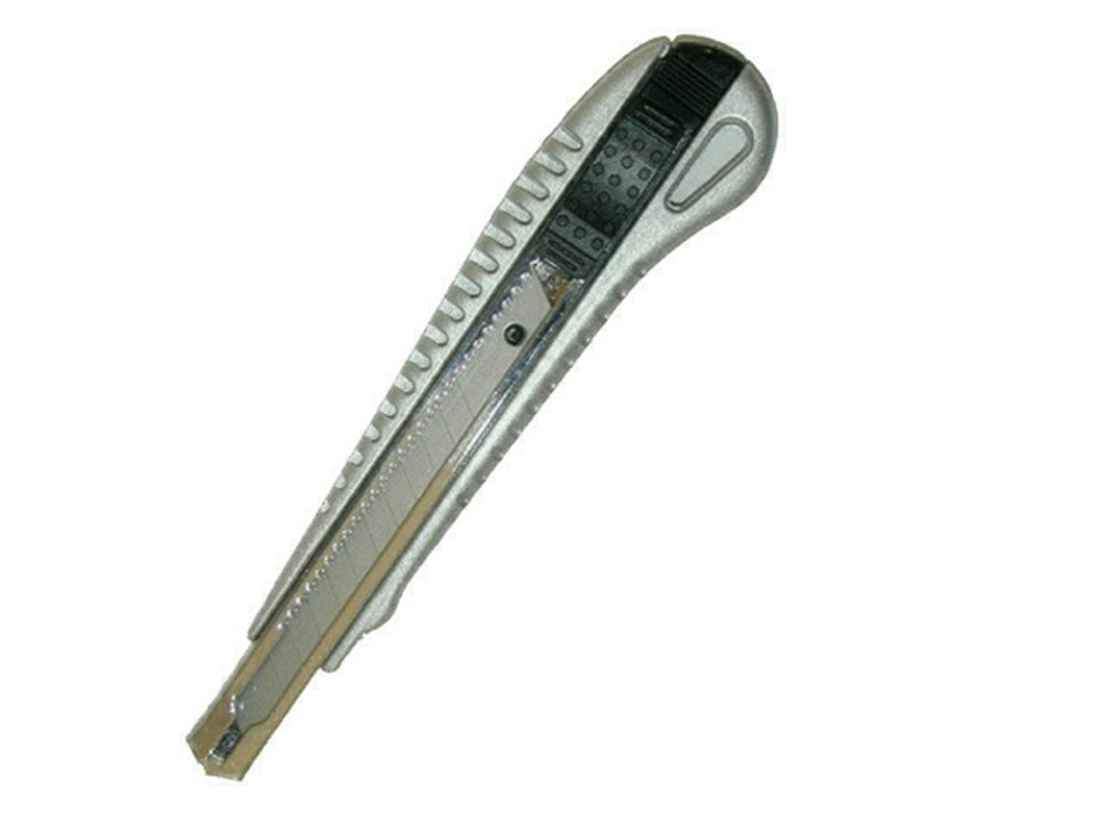 CUTTER MET UITSCHUIRBAAR MES 9MM METAAL - IR127005